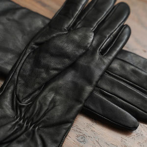 MERONA: Black genuine leather gloves w/ insulation